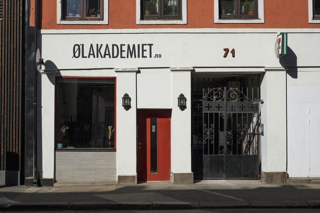 Inngangspartiet til Ølakademiet Ølakademiet har et trivelig lokale  til leie på Grünerløkka i Oslo Lokalet er et perfekt selskapslokale