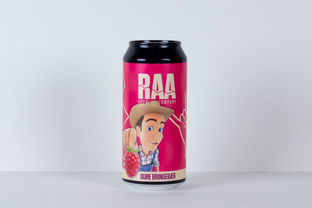 Bright pink can with a cartoon farmer holding raspberries on a white surface text Sure Bringebær at the bottom